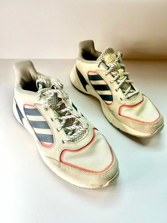 adidas Women's Valasion Sneakers - Picture 4 of 11